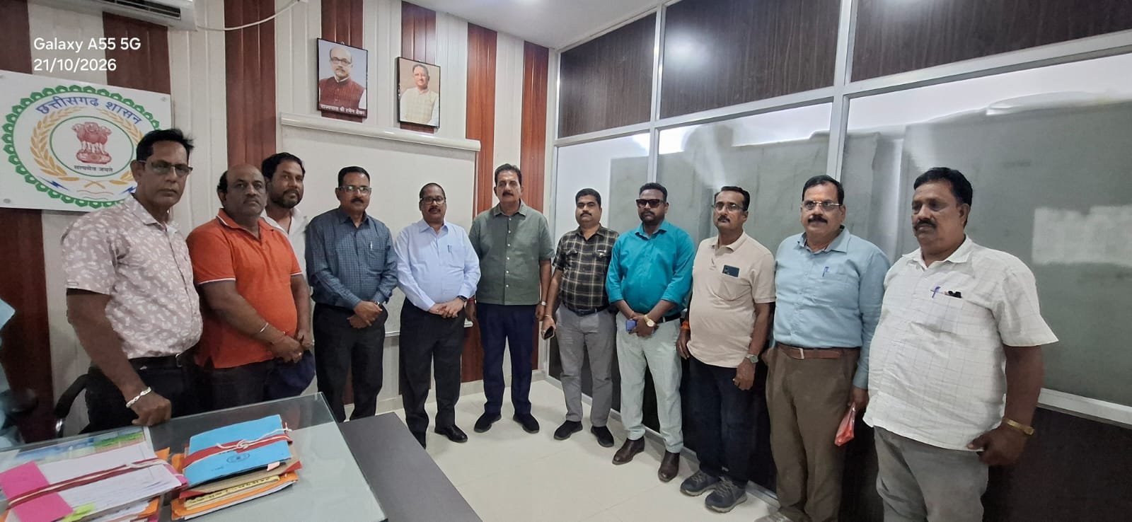 Raigarh DEO Employees Meeting: शिक्षकों और कर्मचारियों की समस्याओं पर हुई विस्तृत और सकारात्मक चर्चा