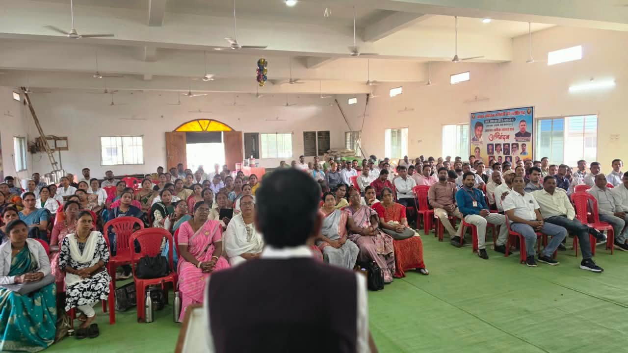 Balod Health Workers Meeting: स्वास्थ्य संयोजक कर्मचारी संघ के प्रदेश अध्यक्ष टारजन गुप्ता के नेतृत्व में बालोद में गरजी कर्मचारियों की आवाज; CMHO को सौंपा ज्ञापन