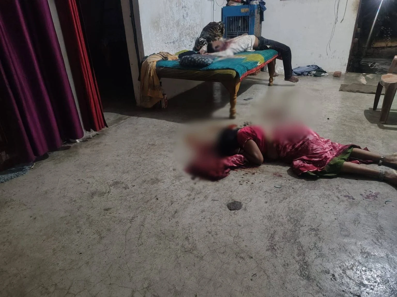 Chhattisgarh: राजनांदगांव में घर के अंदर खूनी वारदात, मां-बेटे की हत्या से गांव में हड़कंप; बेटी अस्पताल में भर्ती
