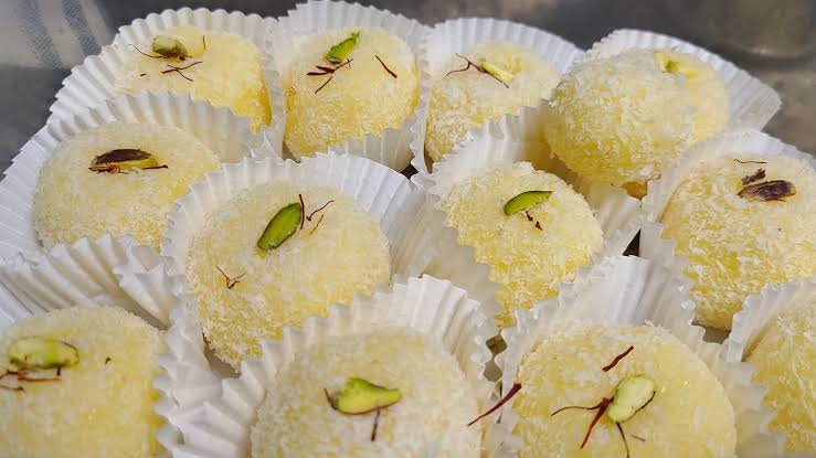 Navratri Special Recipe: मां दुर्गा को लगाएं पेठे और दूध से बनाएं स्वादिष्ट लड्डू का भोग, फटाफट नोट करें रेसिपी