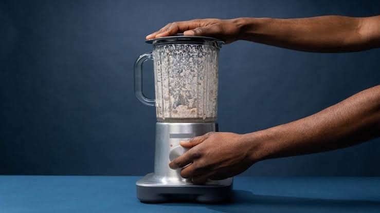 Kitchen Hacks: लहसुन पीसने के बाद मिक्सी जार से नहीं जा रही बदबू? बिना पानी के ऐसे करें साफ, जानें 3 आसान देसी तरीके