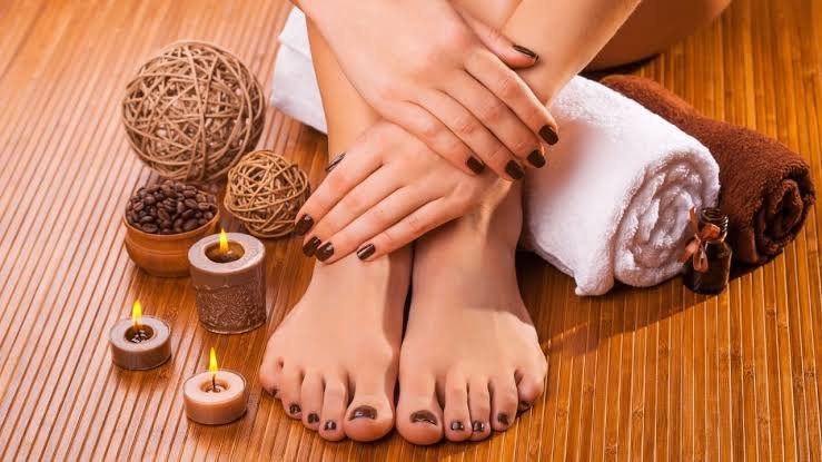 Skin Care Tips: पैरों का कालापन दूर करने के लिए पार्लर जाने की जरूरत नहीं, घर पर आजमाएं ये 2 आसान तरीके